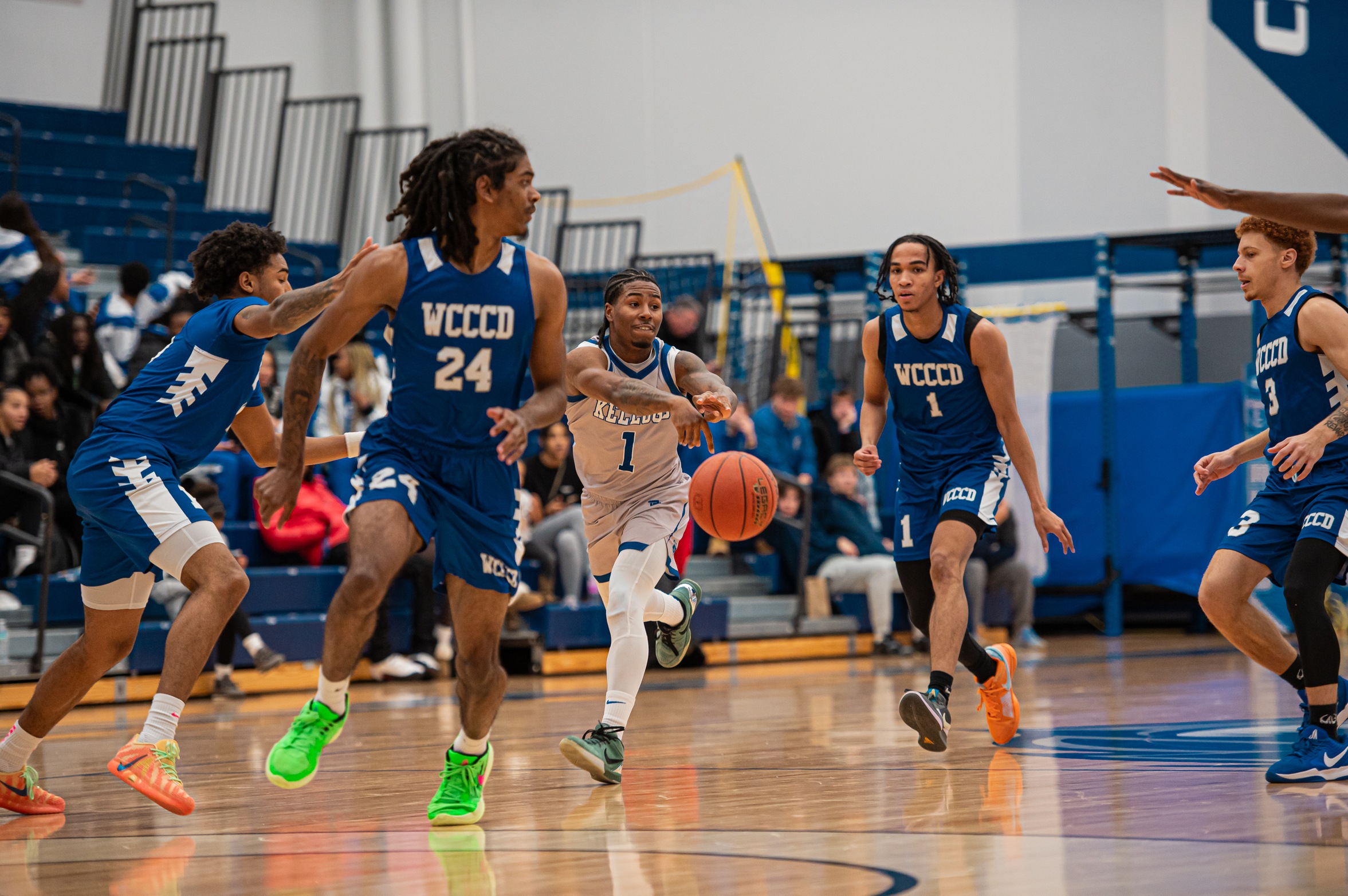 Men's Basketball Picks Up Pair of Gutsy Wins