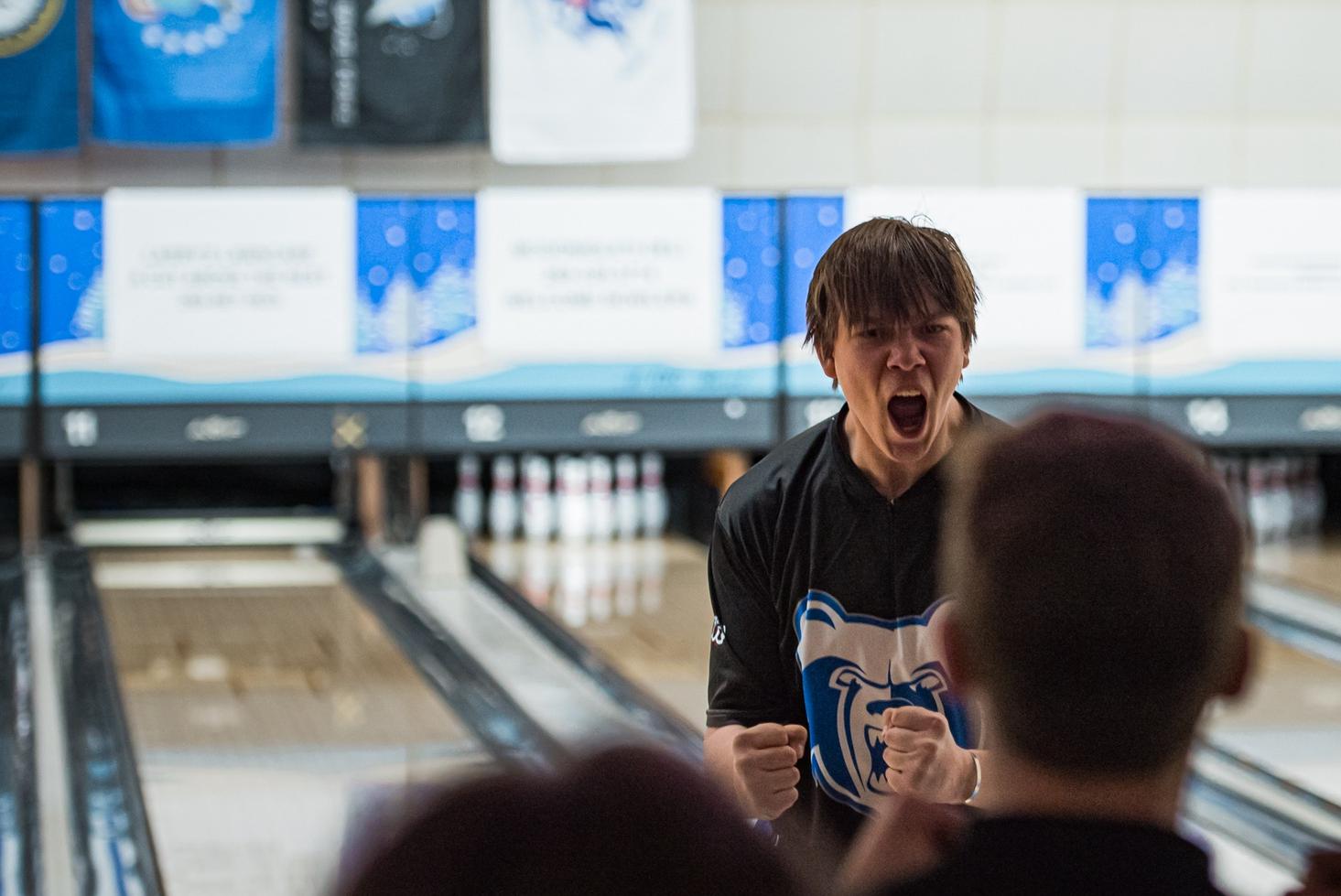 Men's Bowling Finishes 2nd at Home Invite