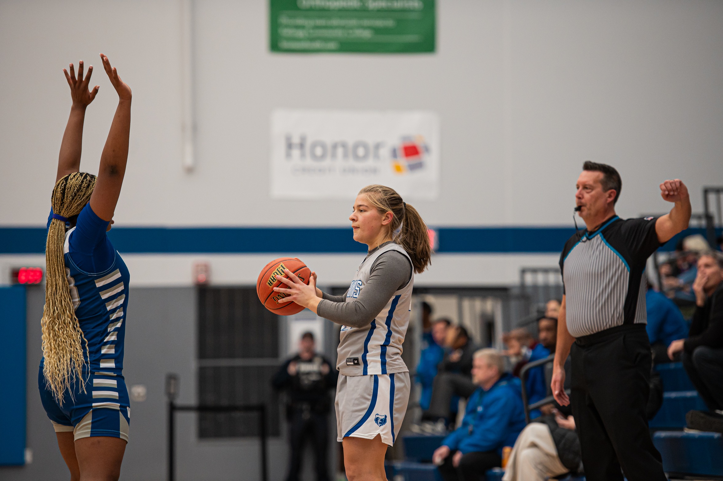 Women's Basketball Splits the Week