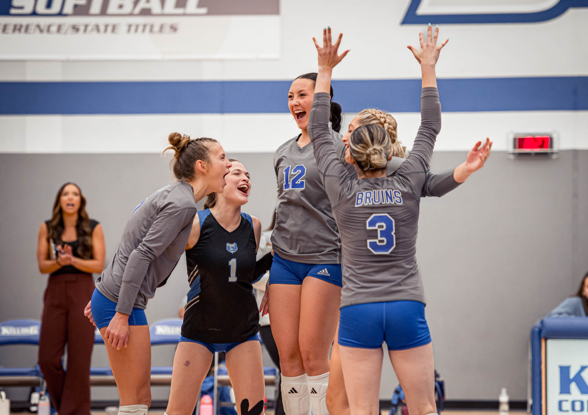 Volleyball 4-0 in Conf. Play
