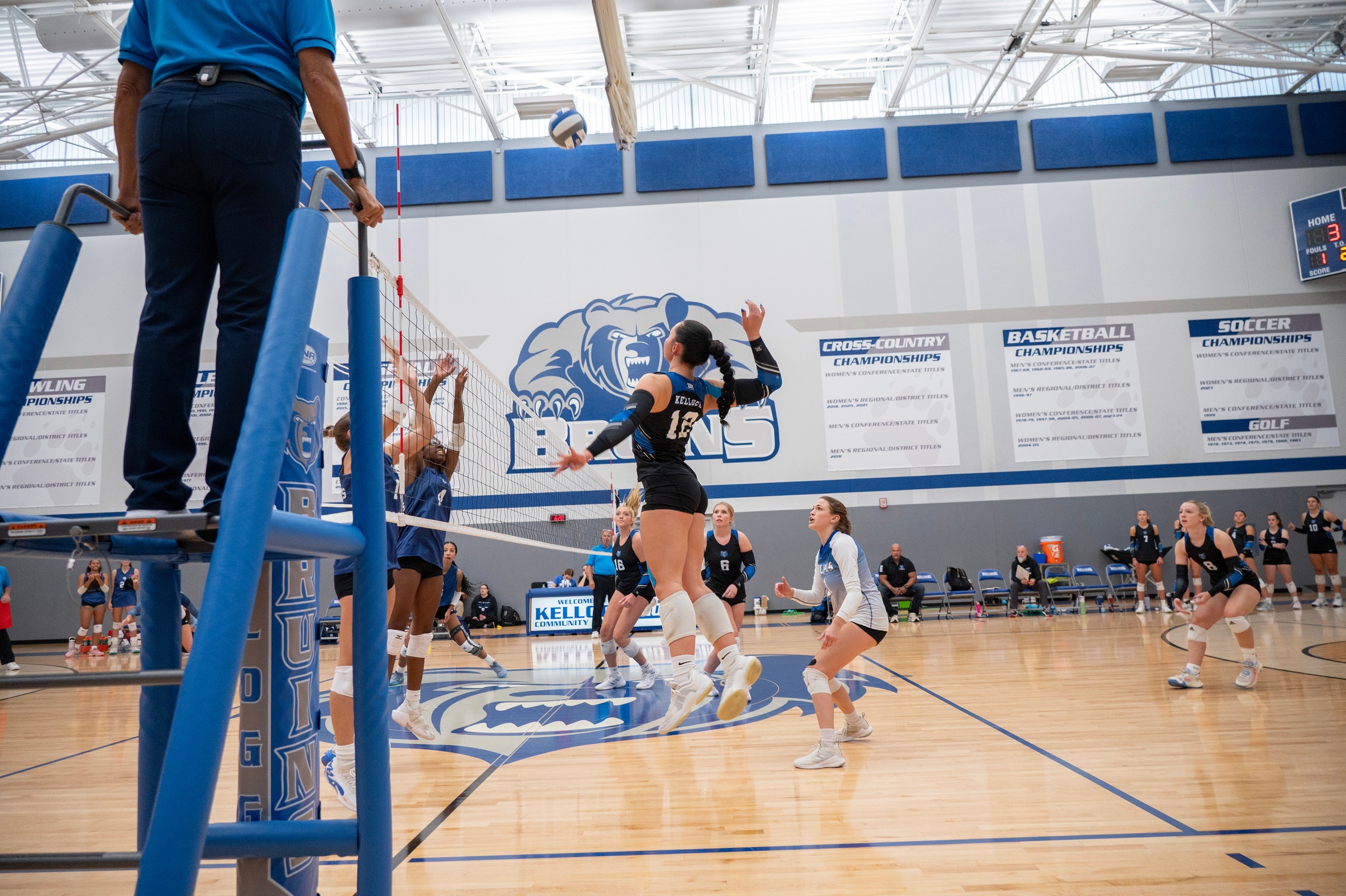 Volleyball 2-0 to Start Conference Play